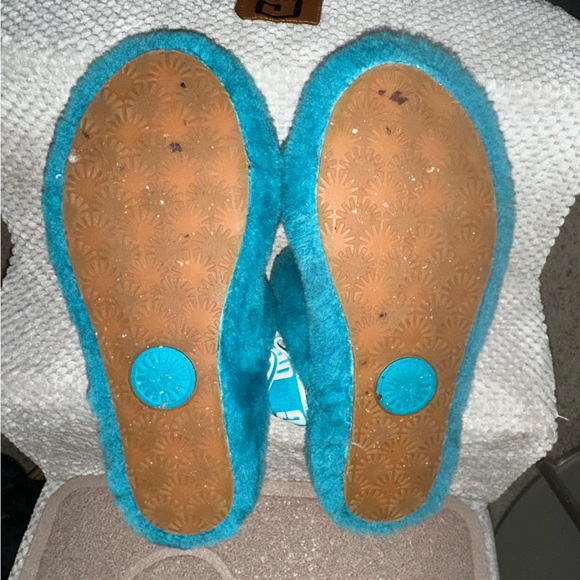 UGG Turquoise Oh Yeah Slippers - Picture 4 of 7